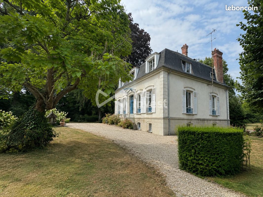 Maison 8 pièces 243 m² · à Germigny-l'Évêque · 243 m² · 811 000 €