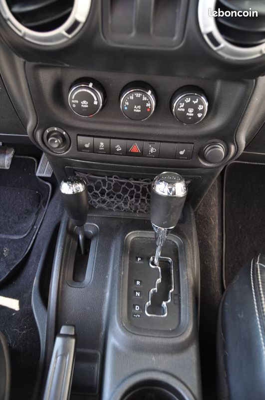 Jeep Wrangler Unlimited Sahara 2.8 200CH - Carnet D'Entretien Complet - Alpine Sound - Sièges Chauffants - Régulateur - Navigation - Xénon - 62800KM (image 6)
