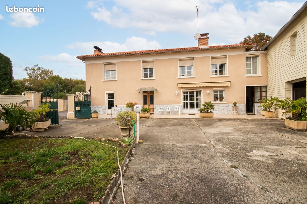 Maison 7 pièces 158 m² · à Artigueloutan · 158 m² · 383 600 €