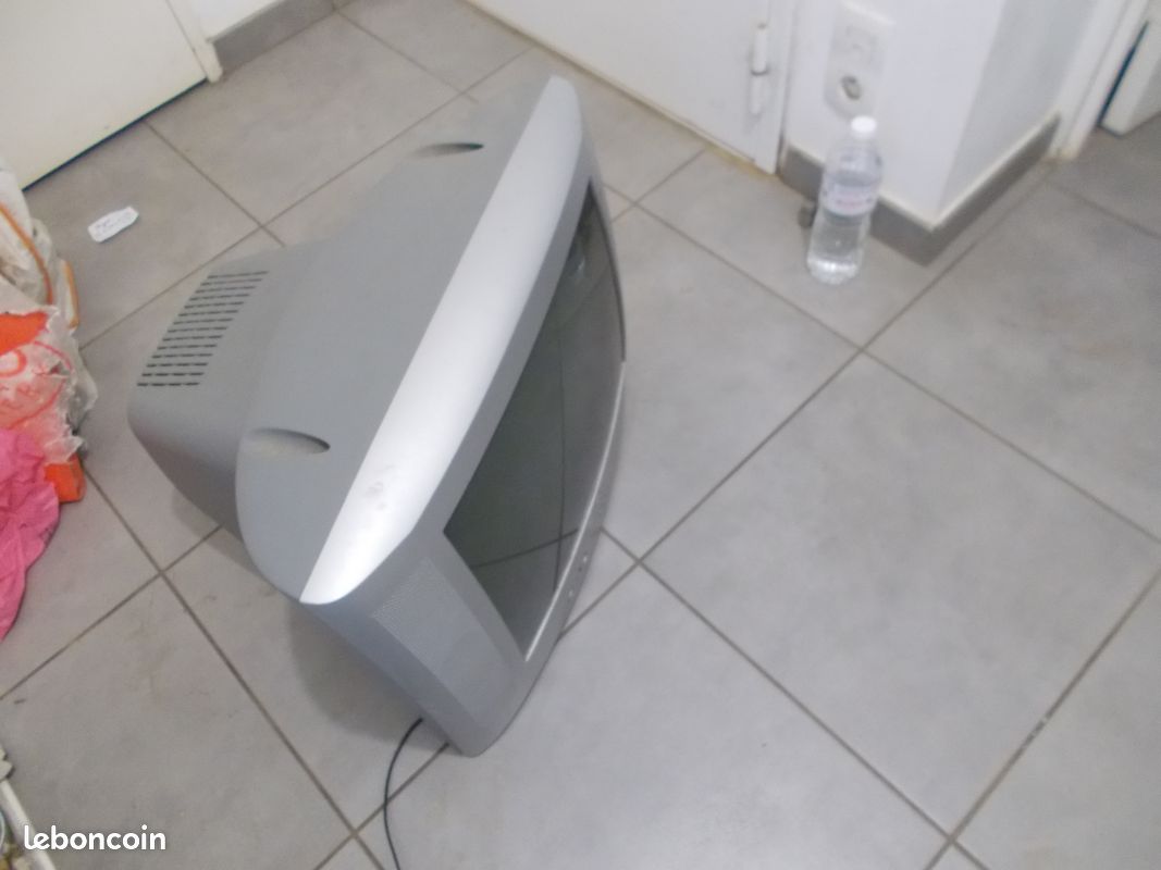 Télévision à tube cathodique (image 1)