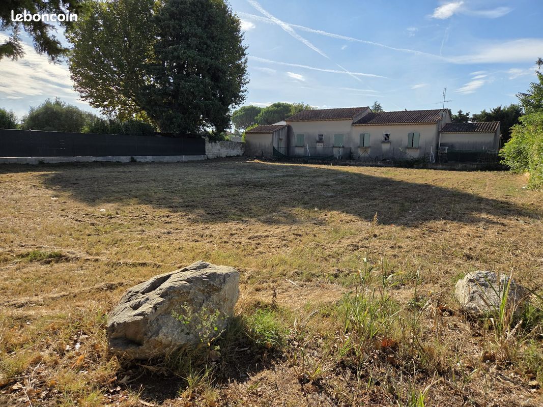 Terrain 932 m² · à Rognonas · 932 m² · 284 000 €