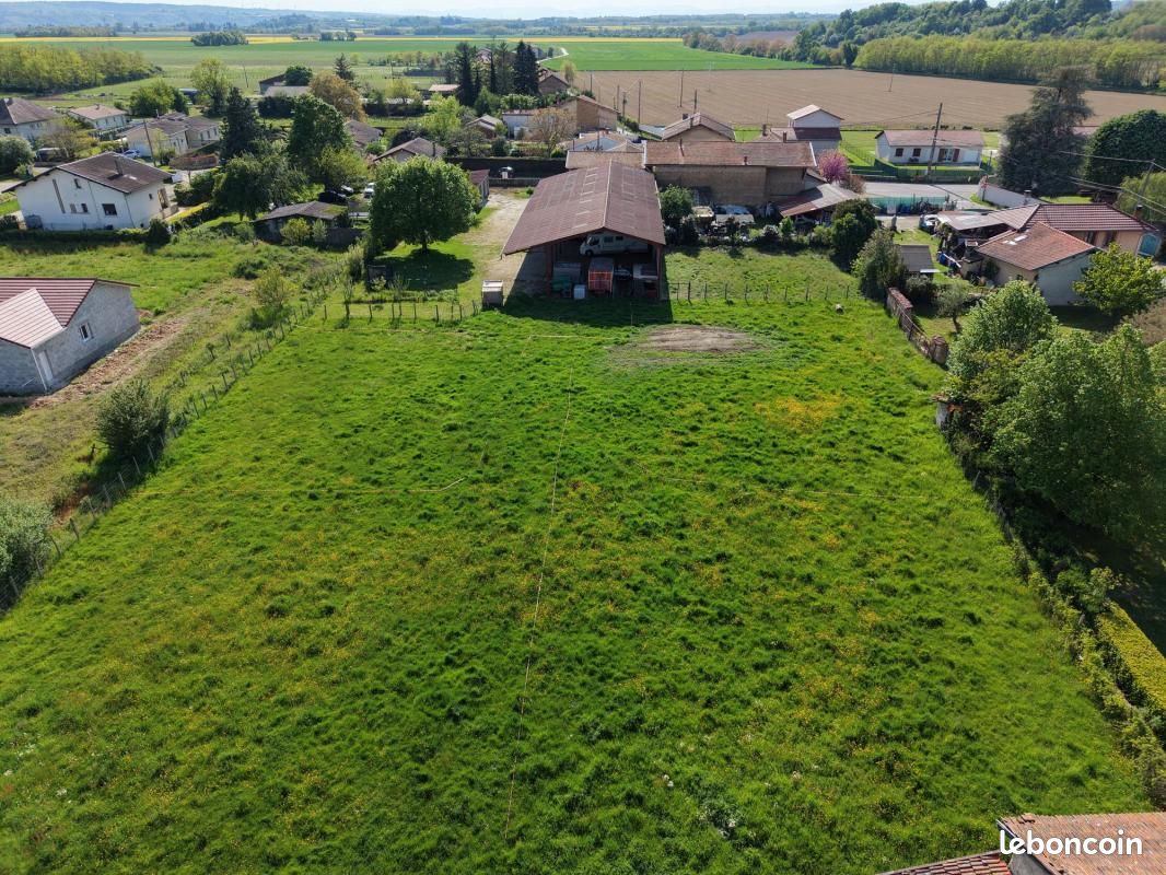 Terrain 553 m² · à Sardieu · 36 000 €