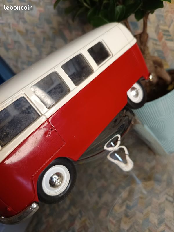 VW Combi 1/18 (image 2)