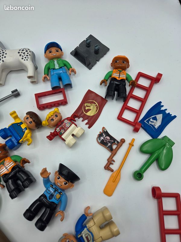 Lot Lego Duplo figurines et pièces divers (image 3)
