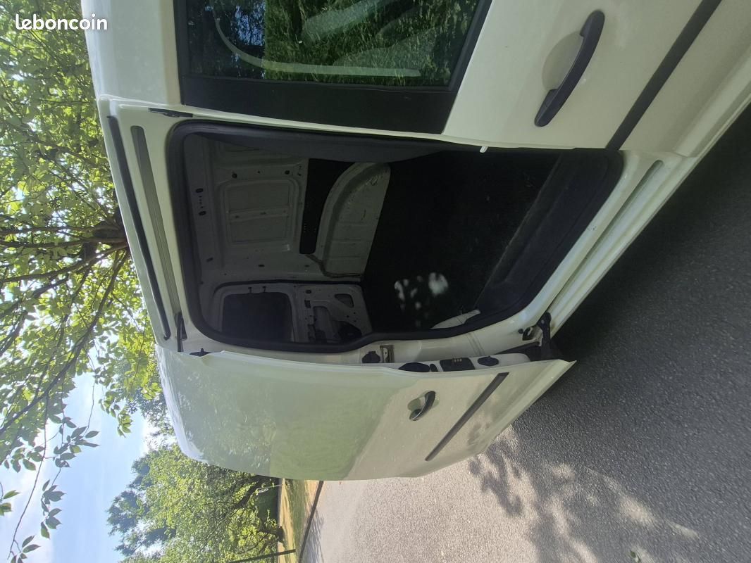 Volkswagen Caddy 1.6 TDI 75 CV (image 6)