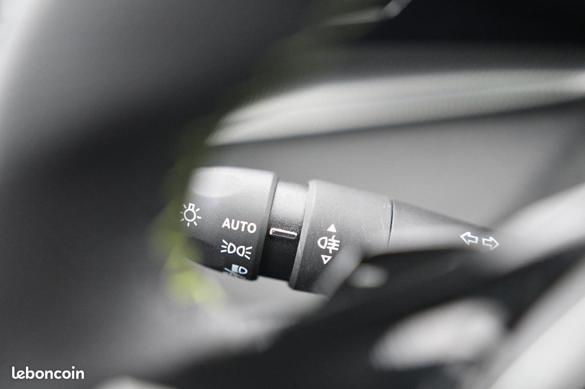 PEUGEOT 308 PHEV 180 e-EAT8 GT +VISIO 360 (image 24)