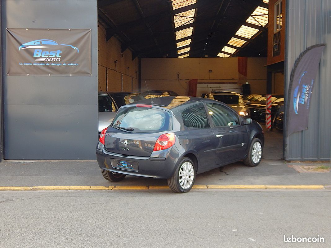 🚘️🚘️Renault clio 1,4L 16s 100cv confort dynamique 61 650km 🚘️🚘️ (image 2)