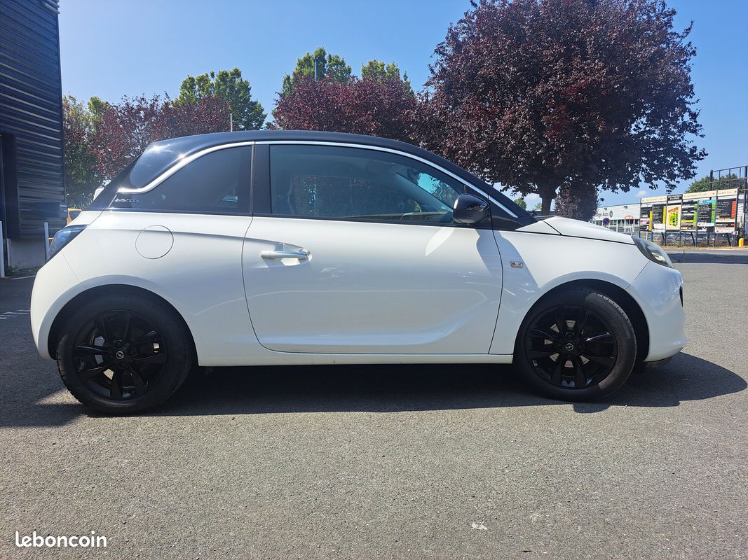 Opel Adam 1.4 Twinport 87ch S/S Black Edition (image 2)