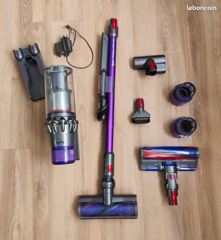 Dyson V11 – Aspirateur sans fil – bon état accessoires