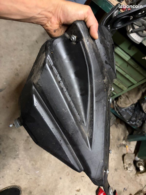 Réservoir bêta à partir de 2021 50cc (image 1)