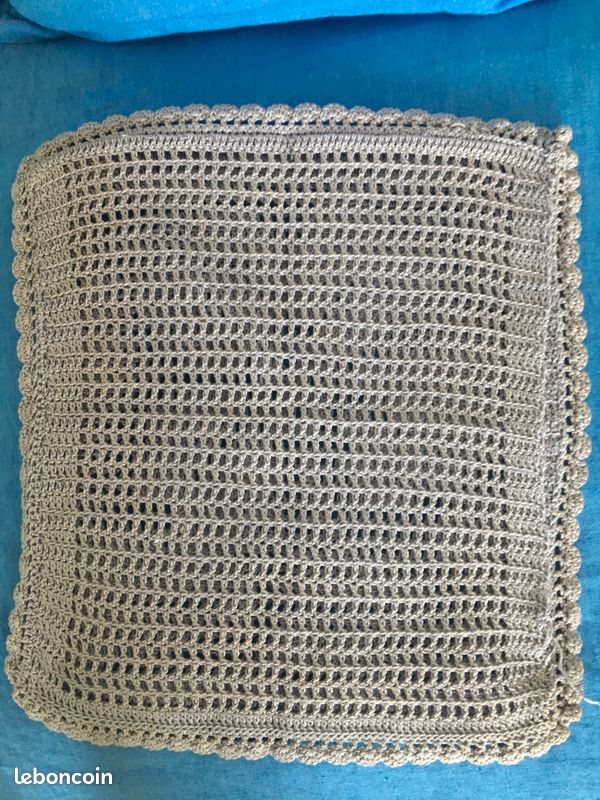 2 housses de coussins et un chemin de table crochet vintage (image 3)