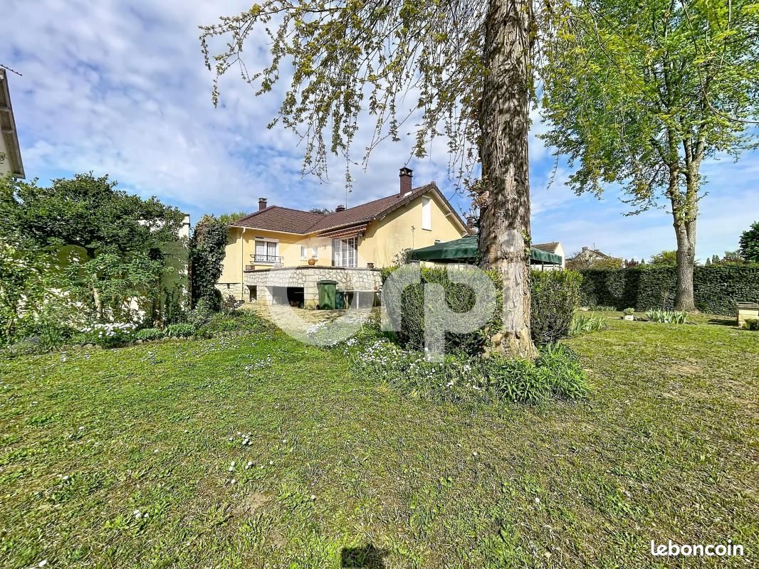 Maison 5 pièces 97 m² · à Avilly-Saint-Léonard · 97 m² · 382 000 €