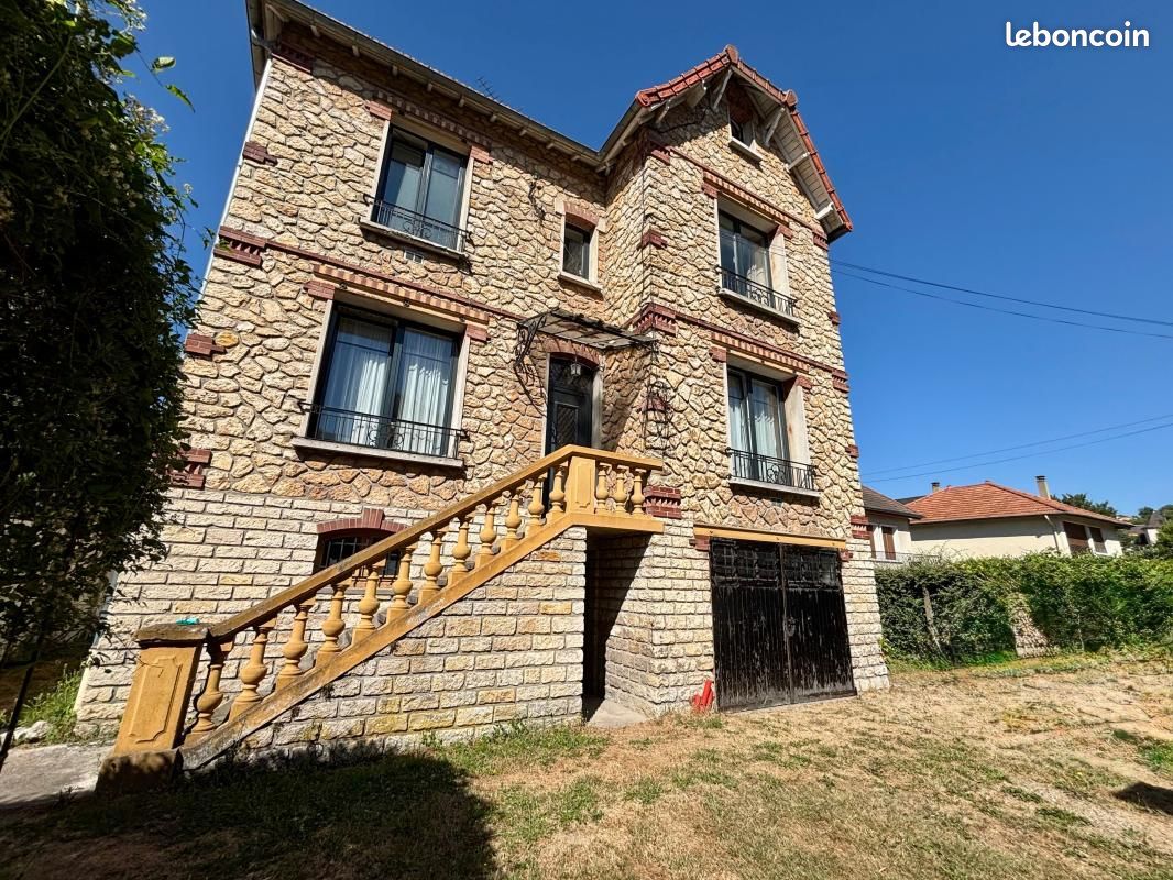 Maison 8 pièces 165 m² · à Étampes · 165 m² · 335 000 €
