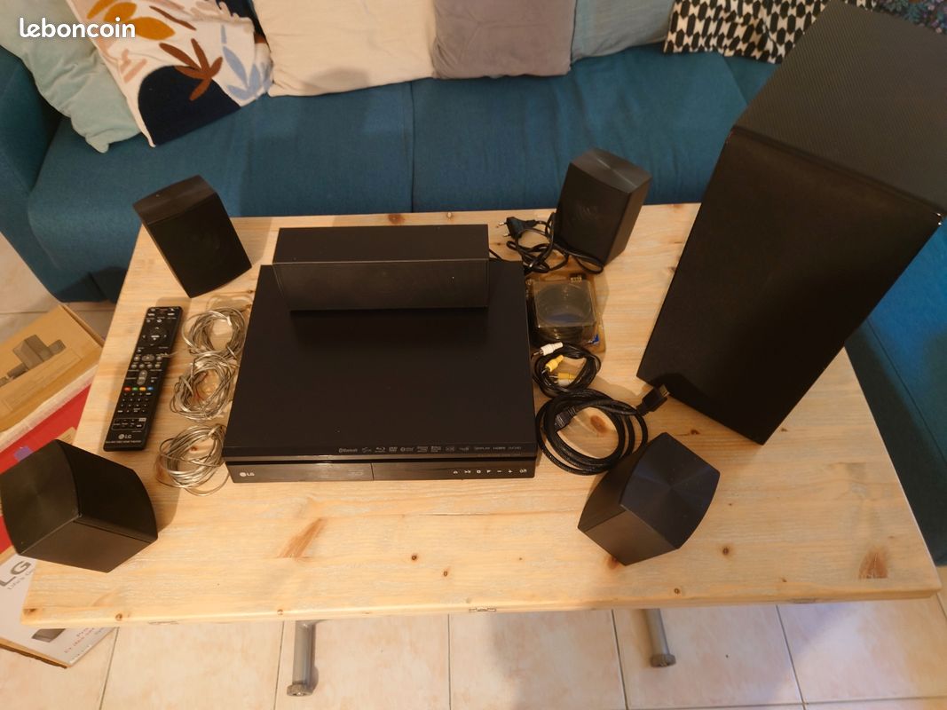 Home cinéma LG 5.1 1000W rms Blu-ray Divx Bluetooth super état très peu servi (image 4)