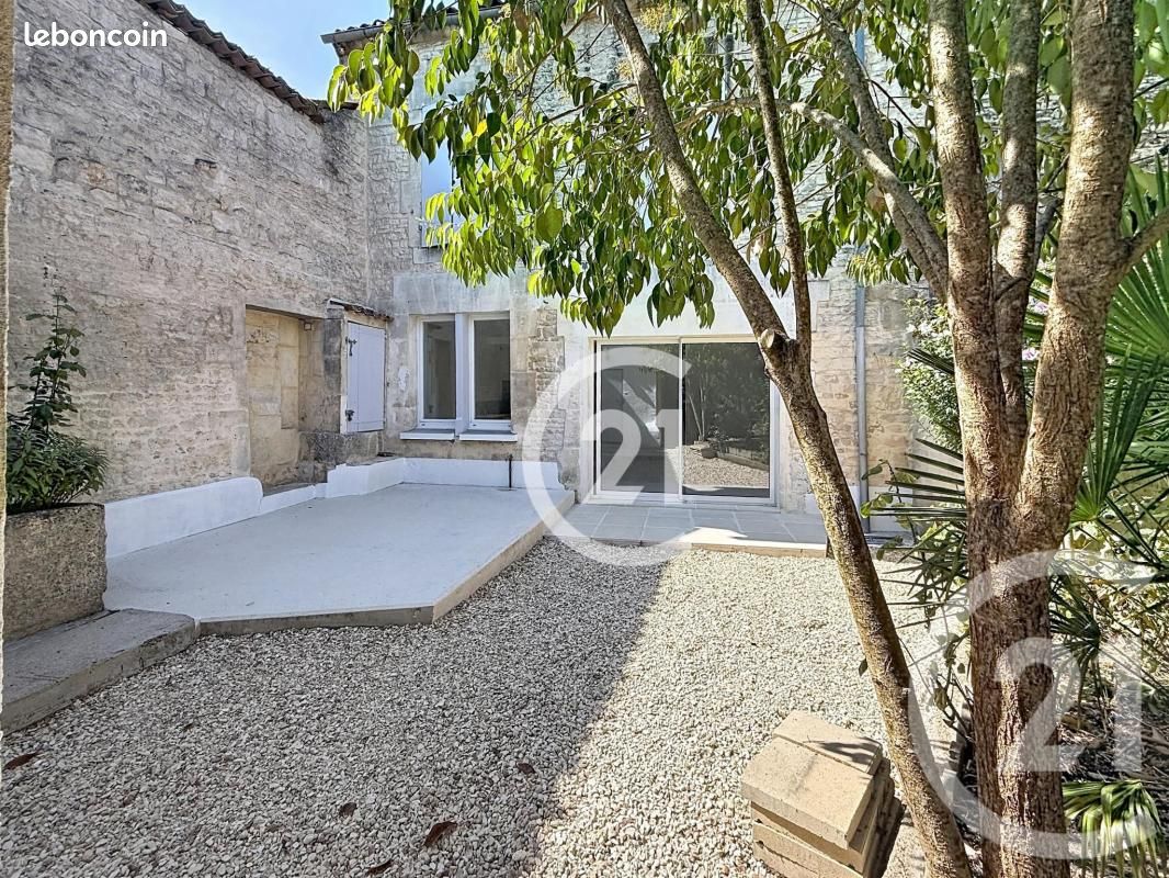Maison 5 pièces 143 m² · à Jarnac · 143 m² · 935 €