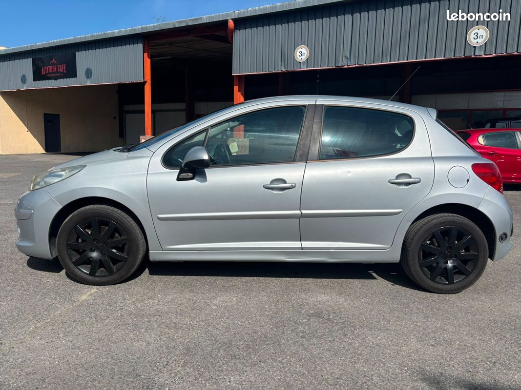 PEUGEOT 207 1.6 VTi 16V 120ch Premium (image 8)