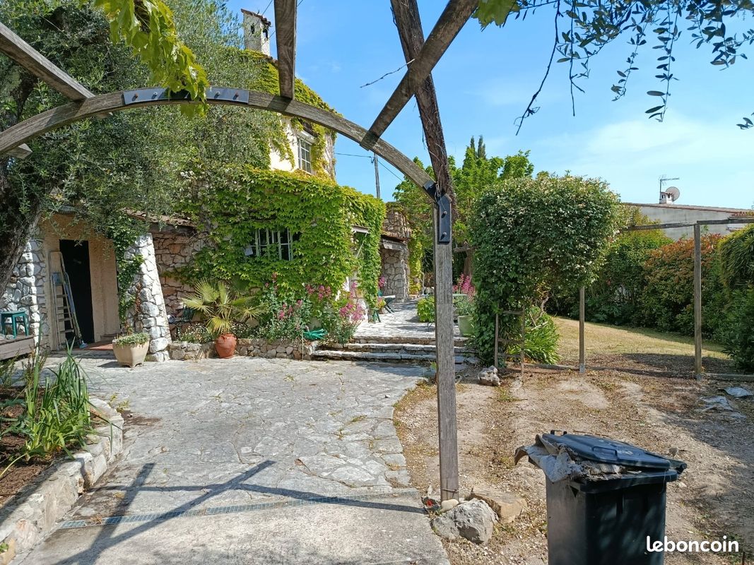 Maison 4 pièces 100 m² · à Mougins · 100 m² · 2 300 €/mois