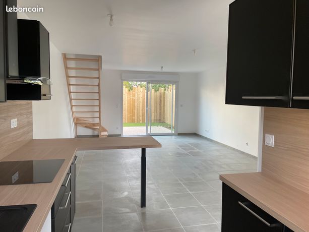 Type 3, terrasse privée et parking dans résidence
