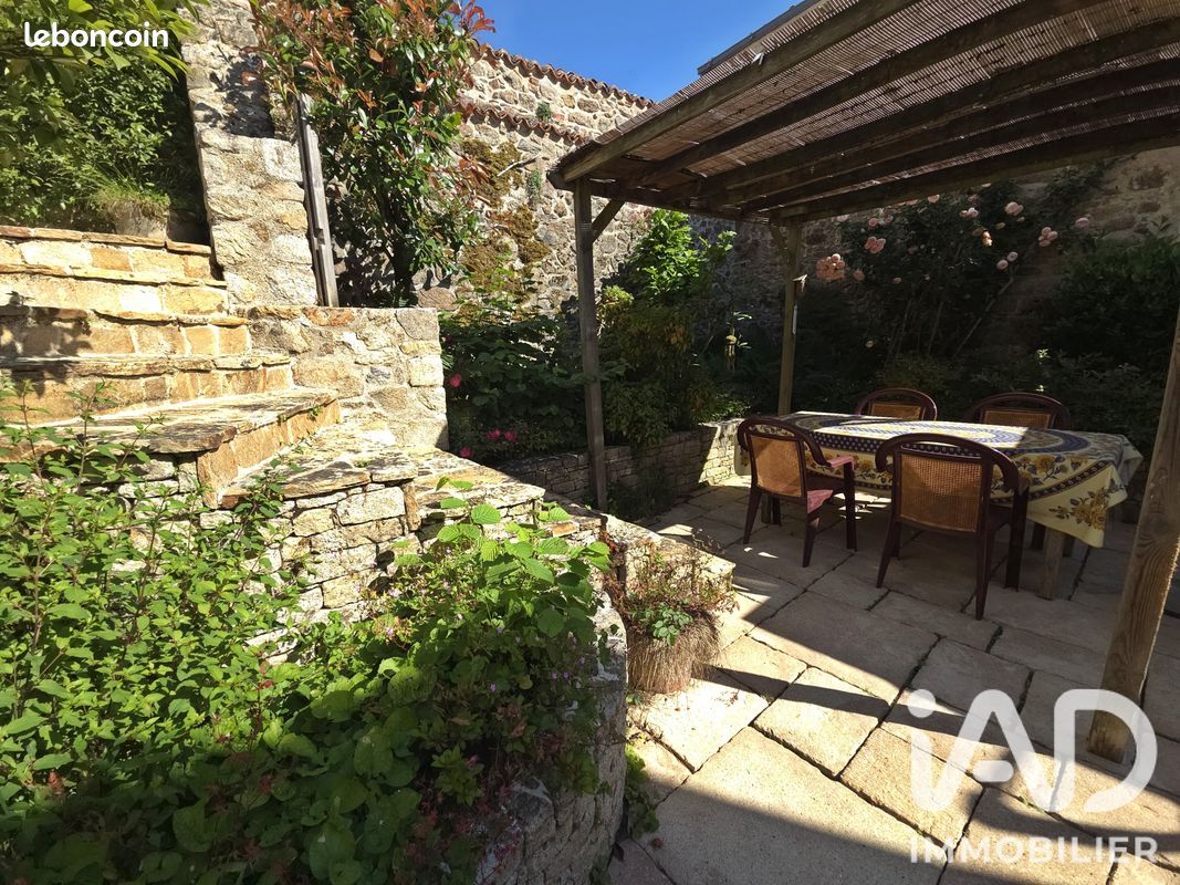 Maison 7 pièces 188 m² · à Pouzauges · 188 m² · 215 000 €