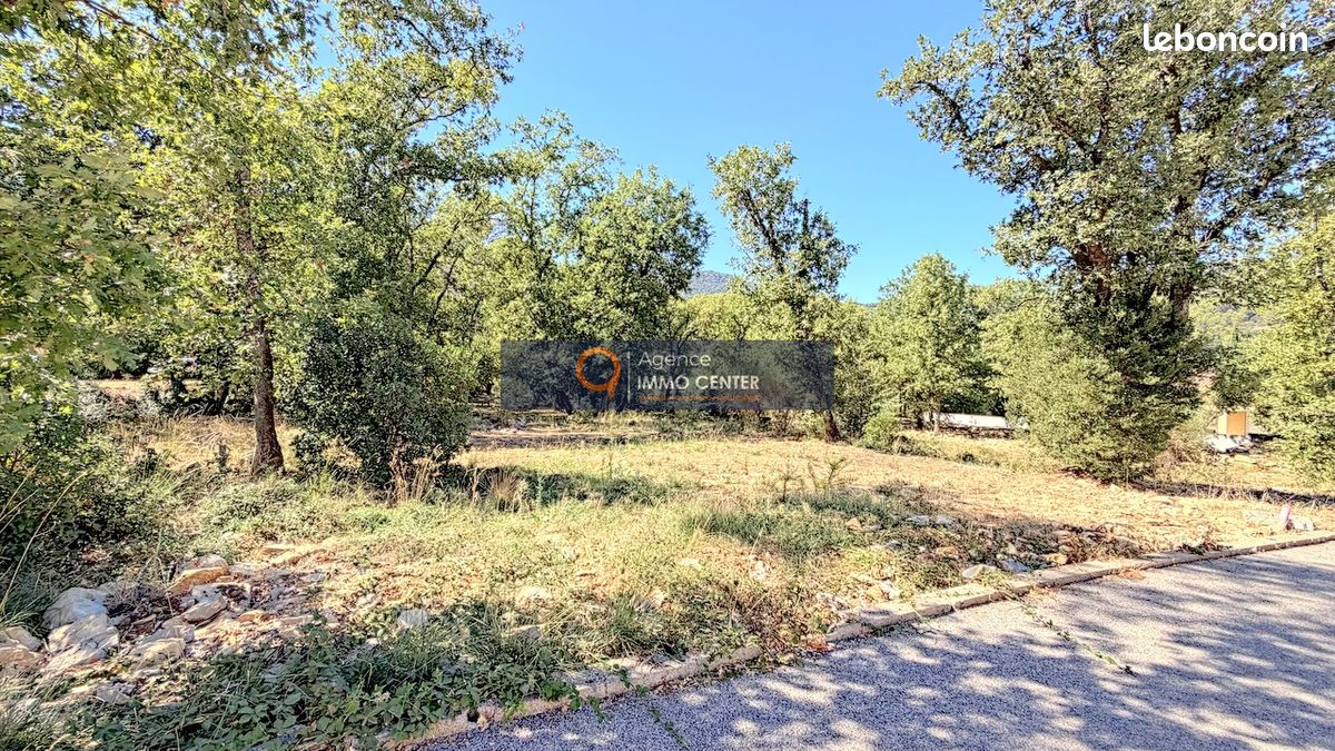 Terrain 2247 m² · à Solliès-Toucas · 2 247 m² · 249 000 €