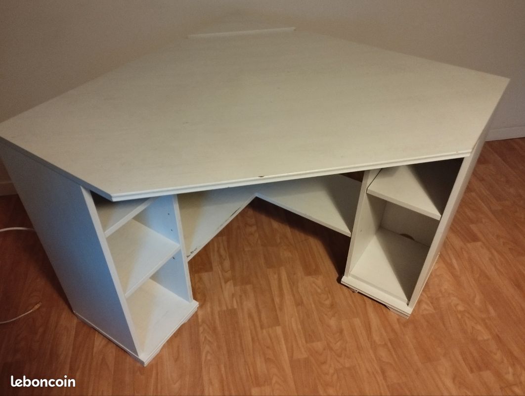 Bureau (image 1)