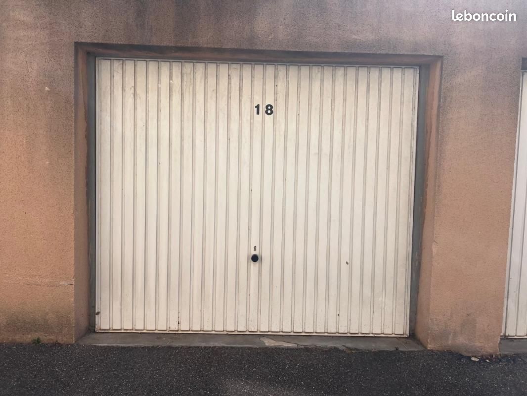 Parking 14 m² · à Salon-de-Provence · 14 m² · 97 €/mois