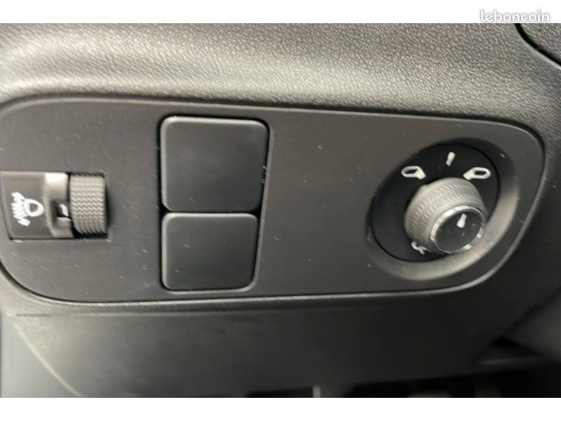Citroën C3 BlueHDi 100 S&S BVM6 Feel Pack (image 15)