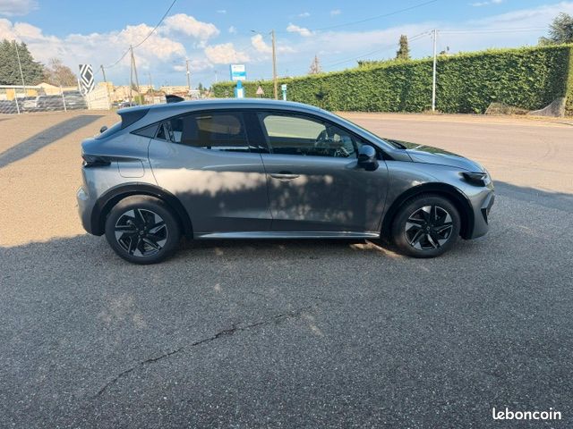 Renault Clio IV techno full hybrid E-Tech 160 ch (image 3)
