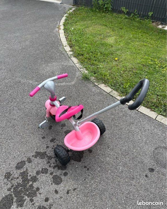Petit vélo tricycle smoby rose Vélos
