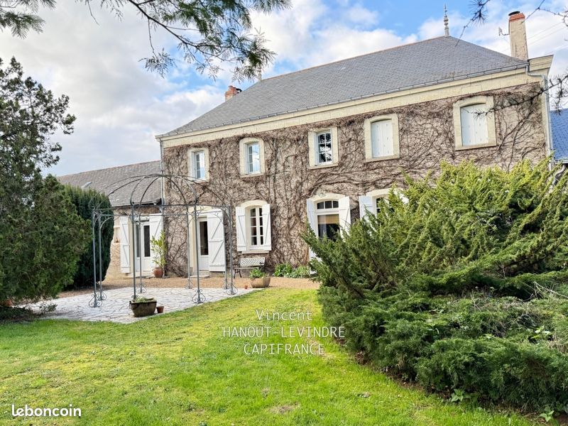 Maison 11 pièces 200 m² · à Étriché · 200 m² · 401 000 €