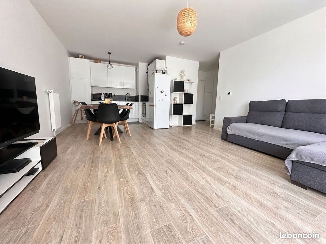 Appartement 3 pièces 67 m² · à Combs-la-Ville · 67 m² · 1 100 €
