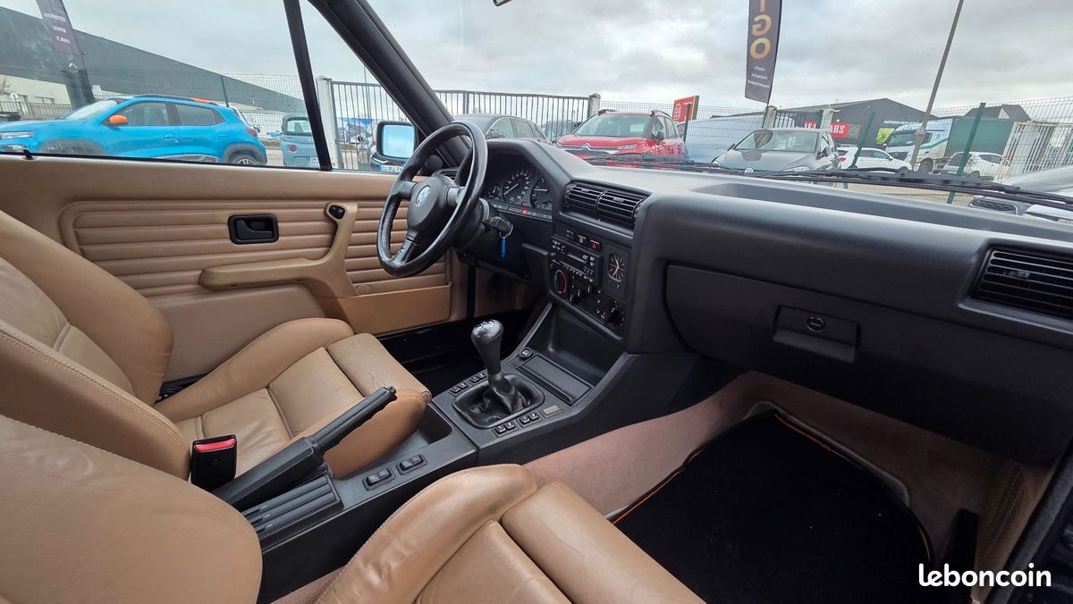 BMW SÉRIE 3 CABRIOLET 325I 171CH - INTÉRIEUR CUIR - JANTES BORDET - ÉCHAPPEMENT BOSe (image 11)