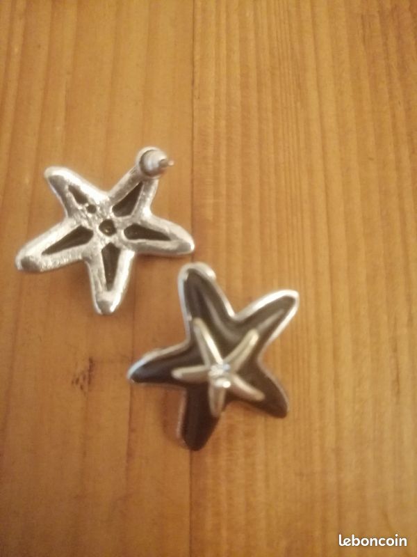 Boucles d oreilles Étoiles artisanales, en métal noir argente (image 2)