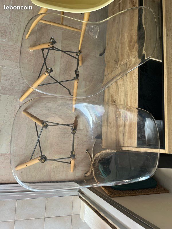 Chaises scandinaves transparentes (image 3)