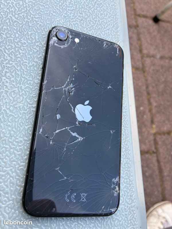 IPhone SE (image 2)