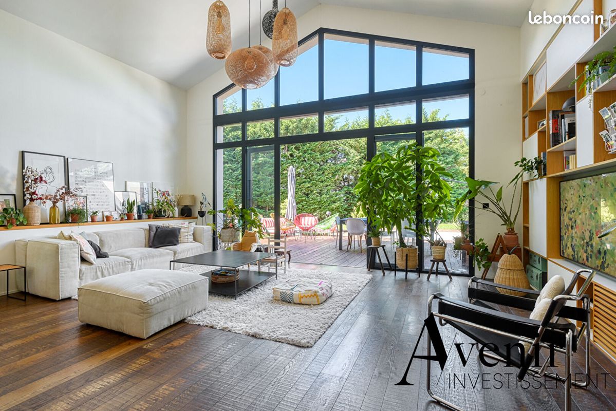 Maison 6 pièces 203 m² · à La Tour-de-Salvagny · 203 m² · 700 000 €