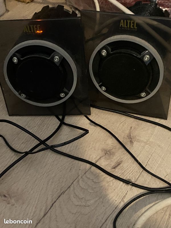 Mac Pro (early 2008) + Apple Cinema Display (image 7)