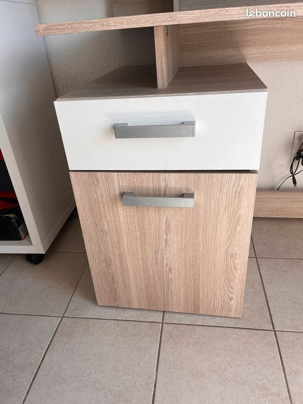 Bureau (image 2)