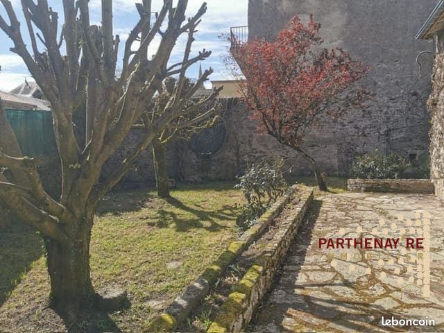 Maison 8 pièces 220 m² · à Parthenay · 220 m² · 149 000 €
