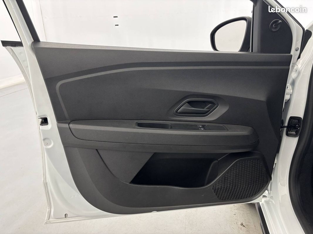 DACIA Sandero TCe 90 Stepway Essential (image 11)