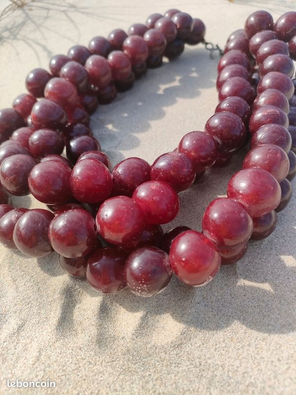 Collier en résine (image 3)