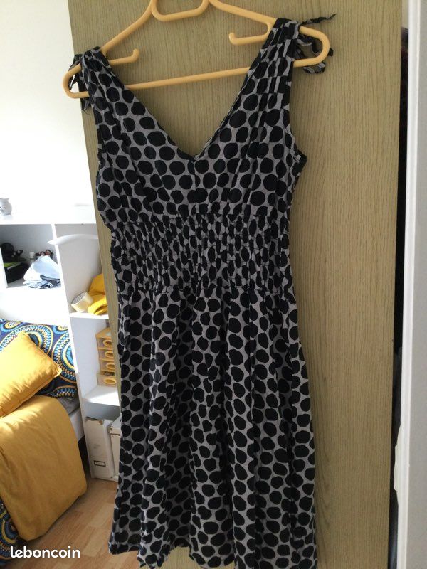 Robe noir et blanc à petit pois (image 2)