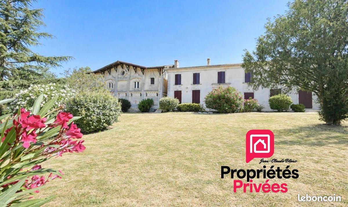 Maison 10 pièces 334 m² · à Tauriac · 334 m² · 890 000 €