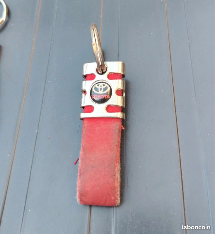 Porte clés Toyota cuir (image 1)