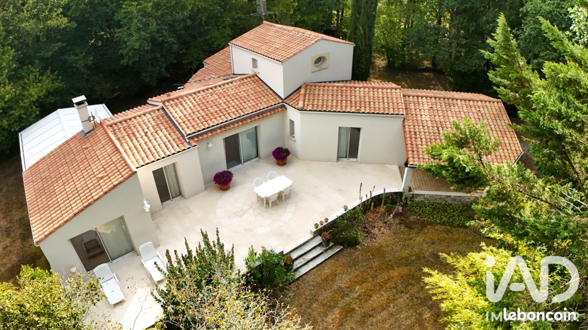 Maison 6 pièces 155 m² · à Pisany · 155 m² · 350 000 €