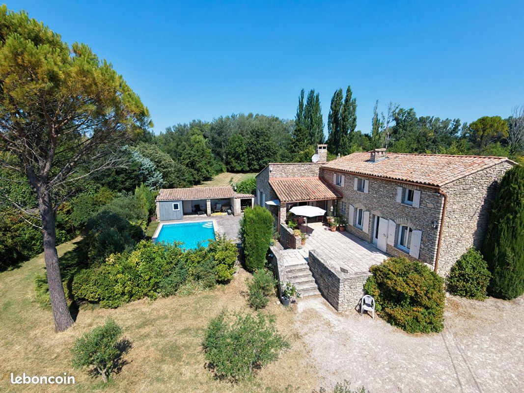 Maison 9 pièces 200 m² · à Lagnes · 200 m² · 735 000 €