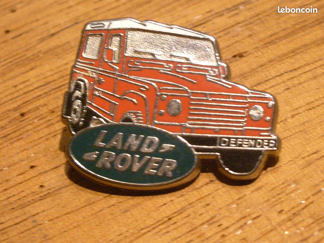 Pin's Lapel pin pins La Poste suisse PTT LAND ROVER Années 70