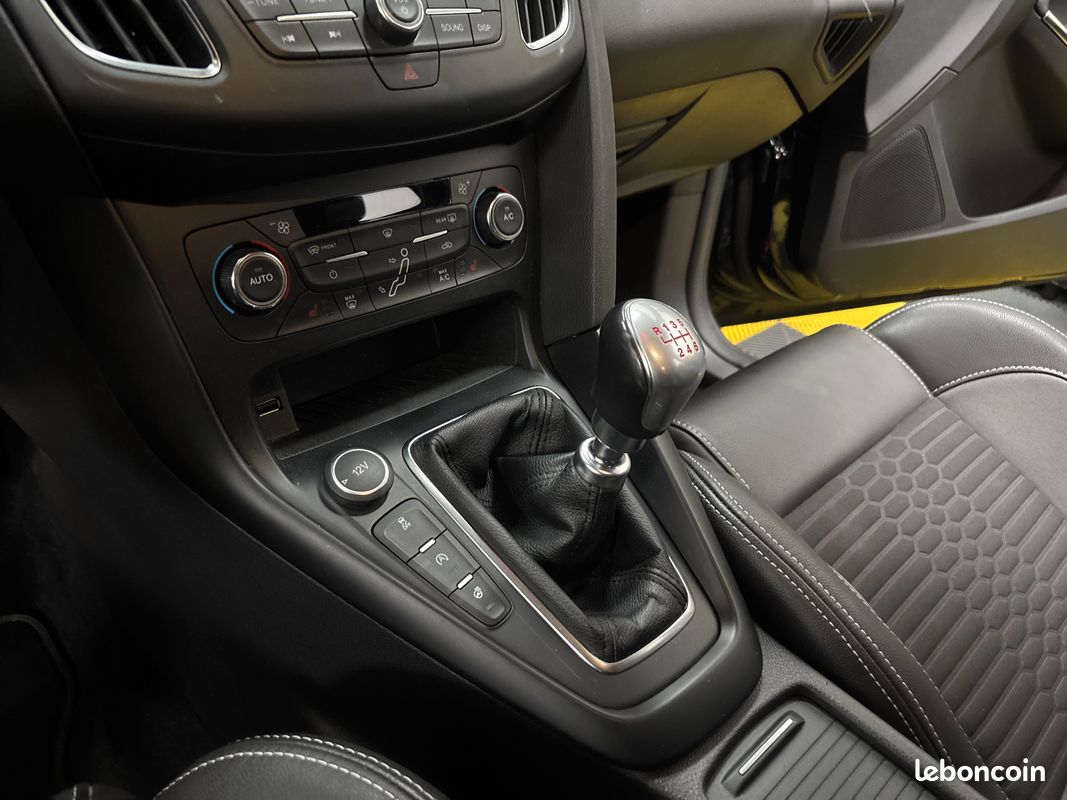 Ford Focus II 2.0 ST 250 cv Ecoboost 5 portes Recaro gps châssis sport alarme sièges chauffant pack hivers (image 13)