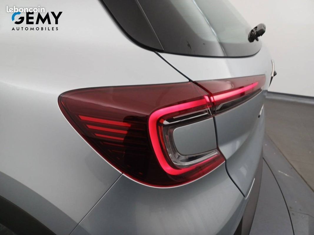 RENAULT Captur E-Tech 145 - 21 Business (image 17)
