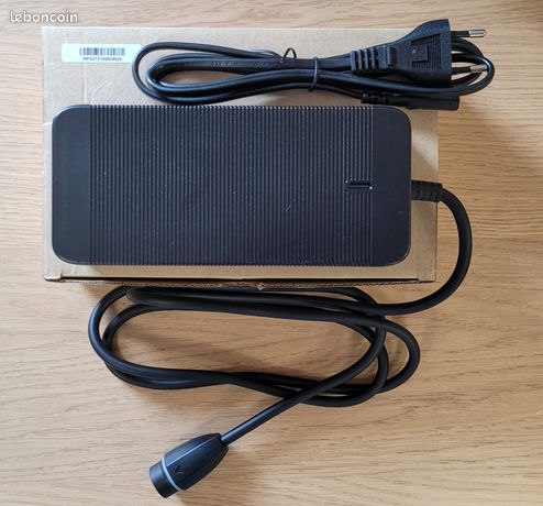 Chargeur Yamaha Simplo Intube 630/720Wh 42V 4A prise droite – Neuf | CRO